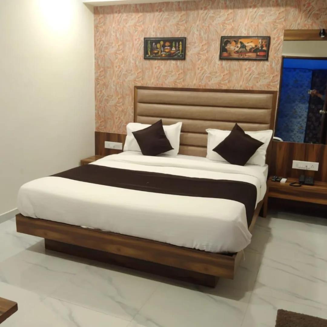 Hotel Sun Shine Ahmedabad Ngoại thất bức ảnh