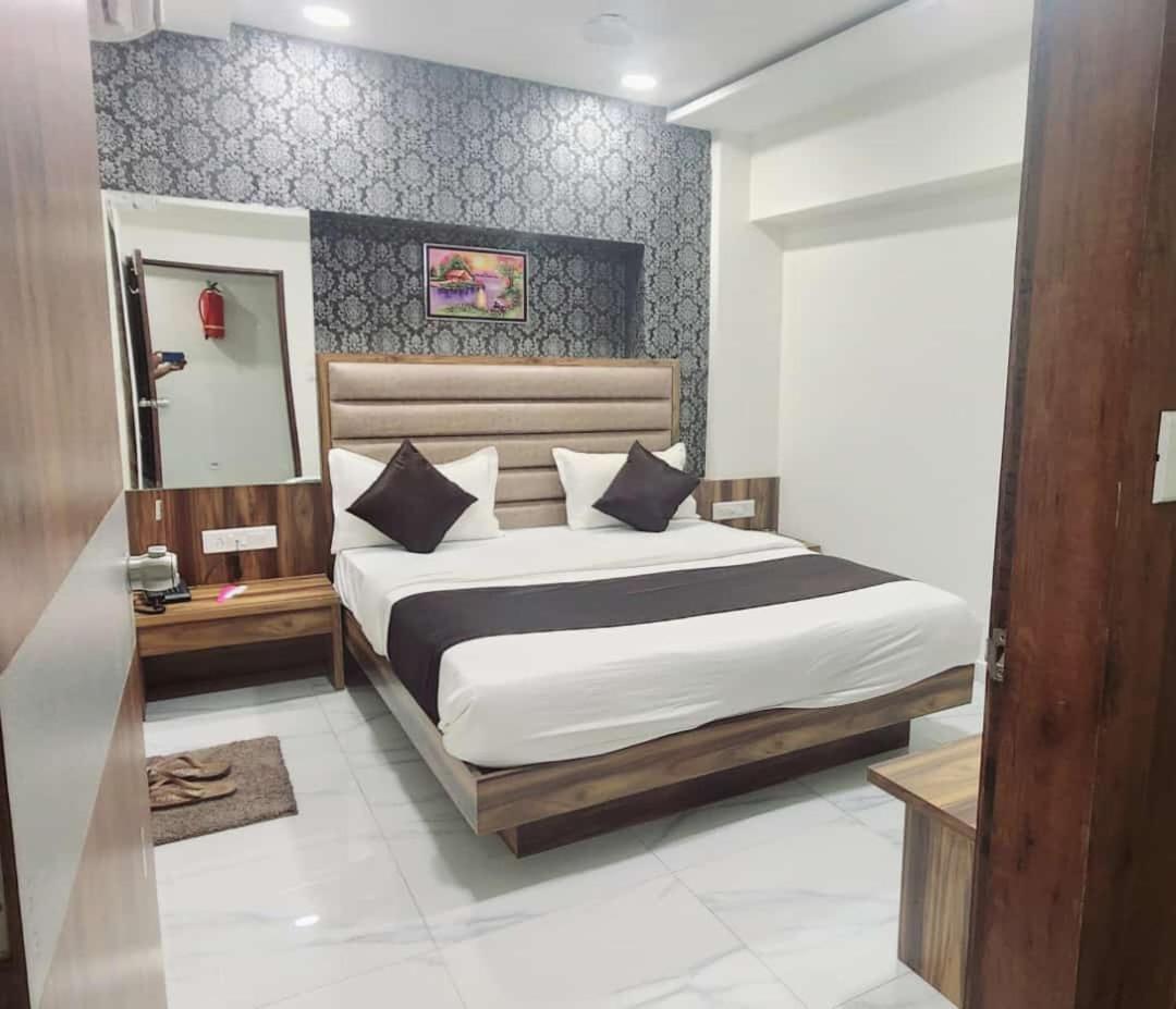 Hotel Sun Shine Ahmedabad Ngoại thất bức ảnh