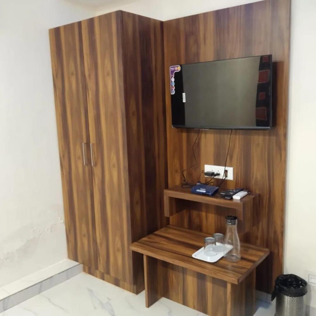 Hotel Sun Shine Ahmedabad Ngoại thất bức ảnh