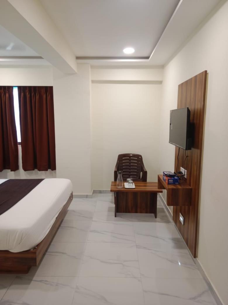 Hotel Sun Shine Ahmedabad Ngoại thất bức ảnh