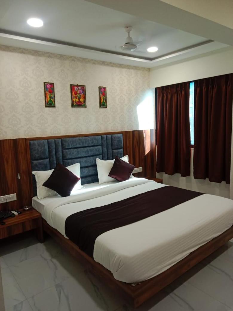 Hotel Sun Shine Ahmedabad Ngoại thất bức ảnh