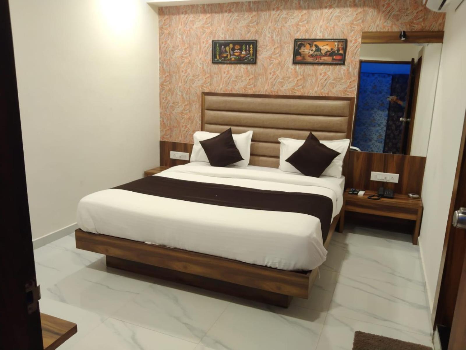 Hotel Sun Shine Ahmedabad Ngoại thất bức ảnh
